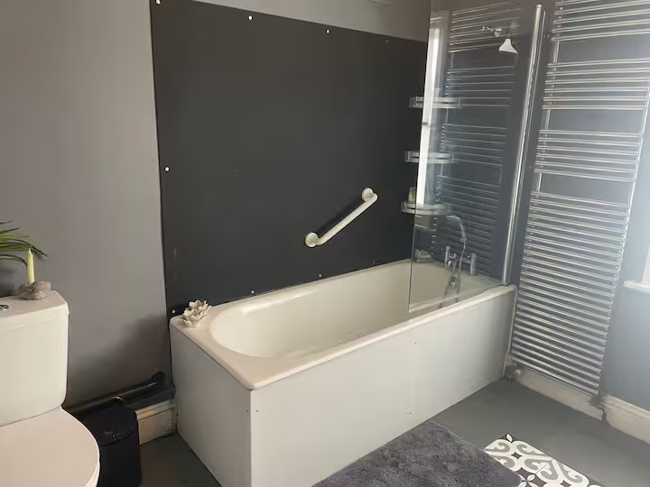 Boutique apartment bathroom
