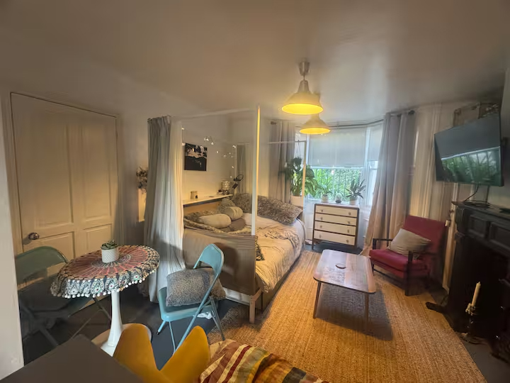 London Garden Apartment main living and sleeping area